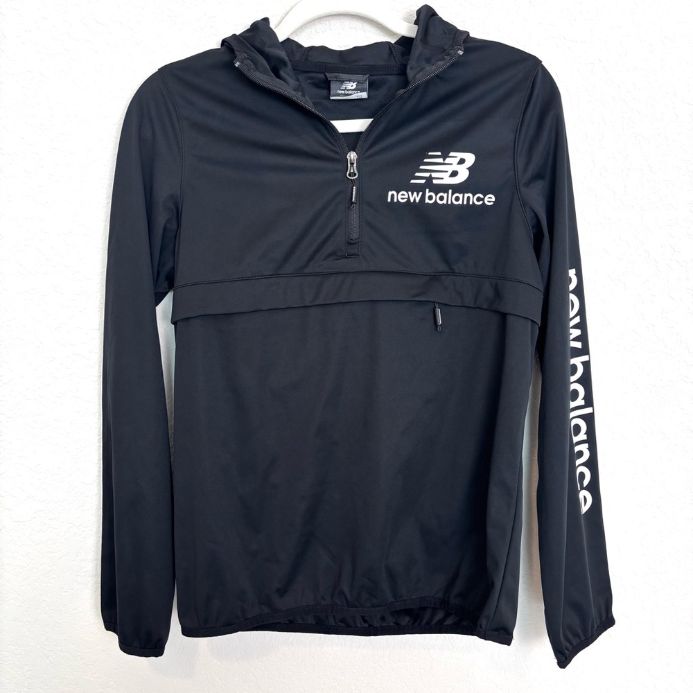 New Balance Black White 1/4 Zip Windbreaker Jacket Hoodie Women’s Small Outdoors